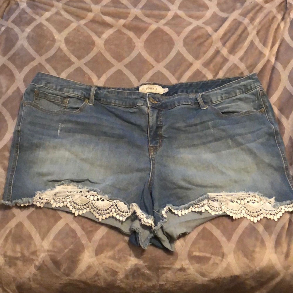 Size 28 torrid crochet bottom jean shorts